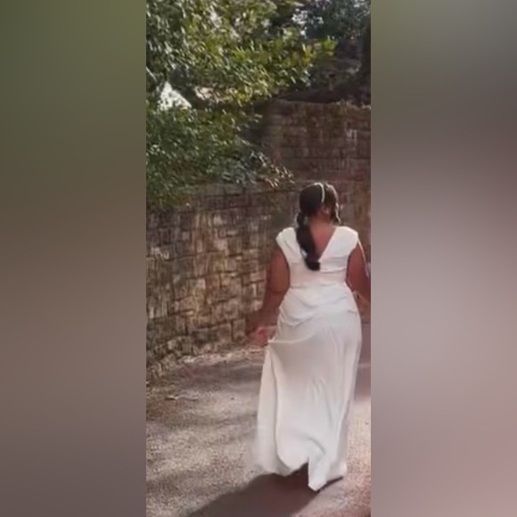 Wedding dress - Picture 3 of 4